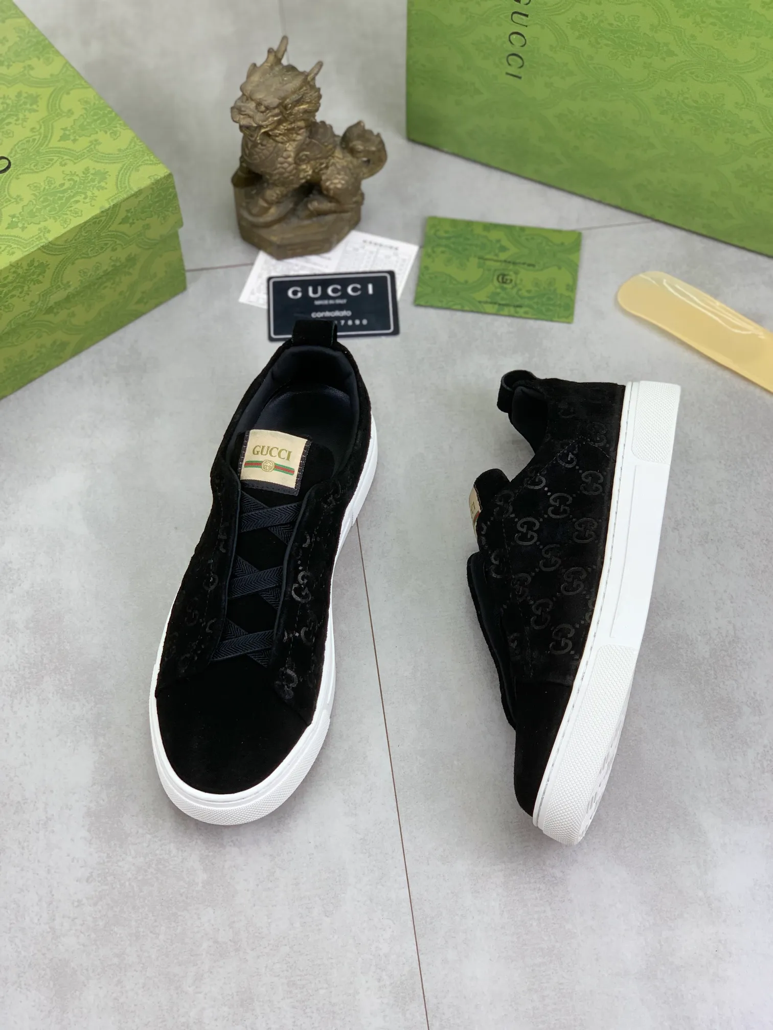 Men's shoes 💰P460💰[New model] (GUCCI) official website's latest 🎁🎁casual and fashionable men's shoes👟, hot style 💥 style is simple and elegant, exclusive for trendy men. Unique official website's latest brand double G elements Original 👑Gucci decoration, fashionable and generous, the fabric is original frosted calfskin✅Full imported sheepskin lining, the official website specifies wear-resistant, lightweight original rubber casual outsole, the classic model is taken in kind at the counter🎬38-44 3⃣️colors available